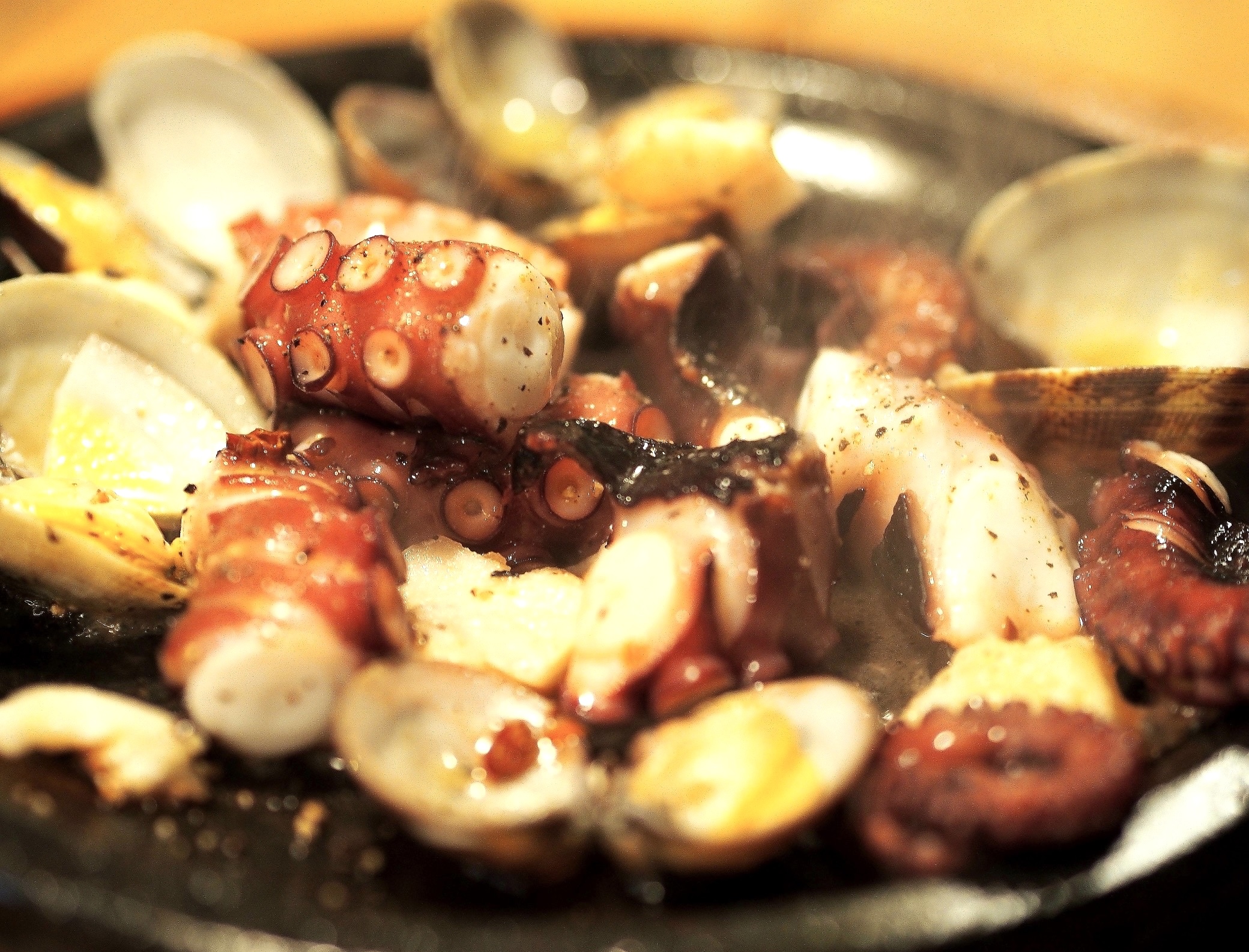 お財布に優しい！300円ドリンクで楽しむギリシャ肉料理