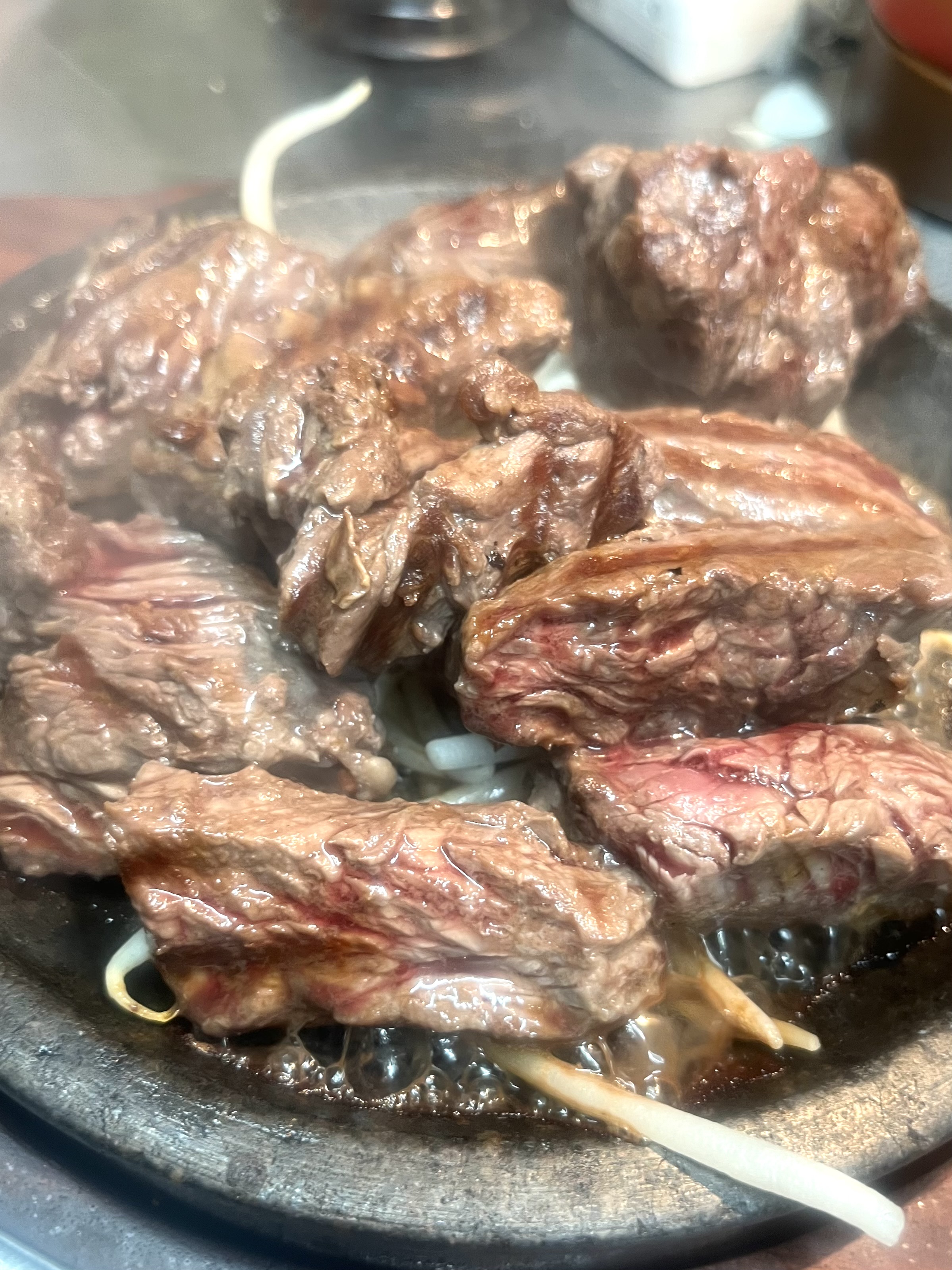 豪華な松阪牛のステーキとお寿司盛り合わせで特別な夜を演出！